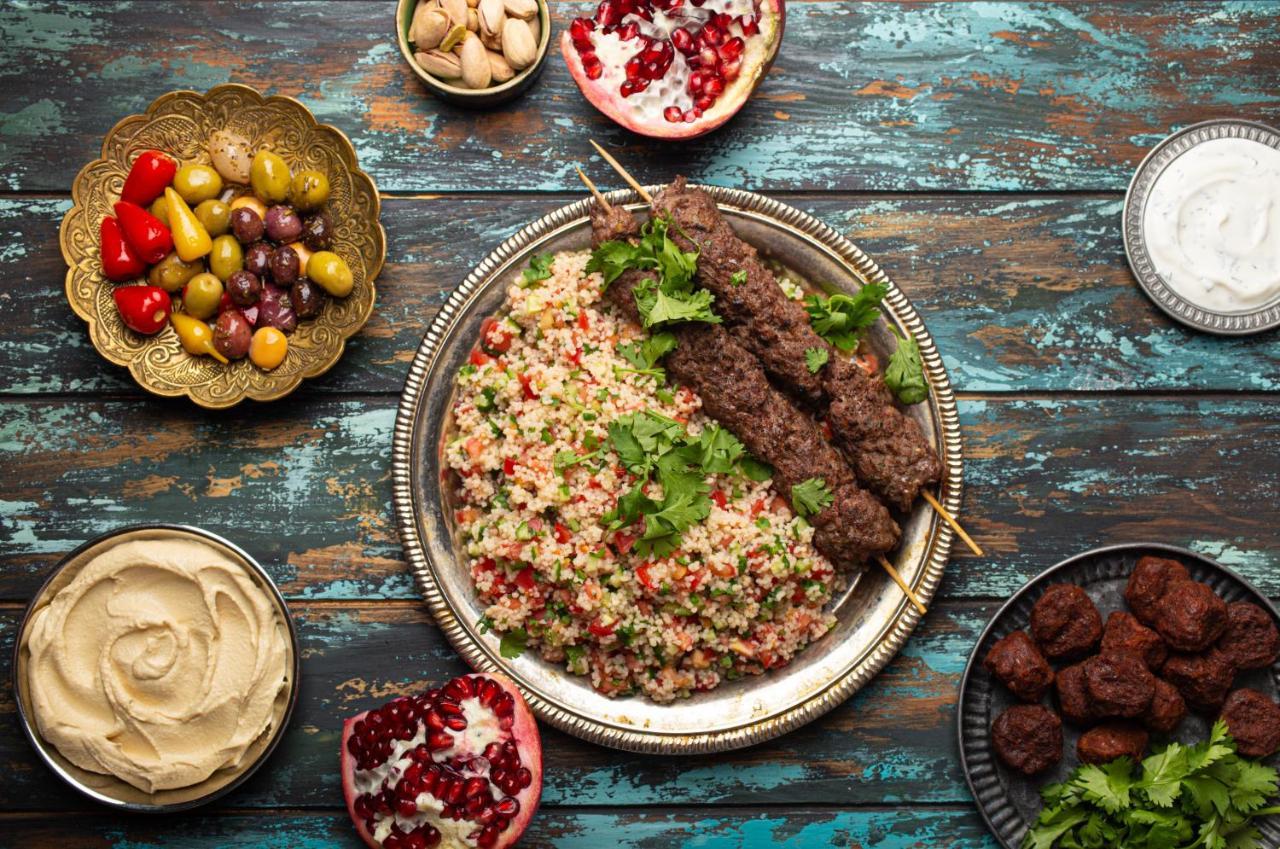 Jumeirah Jabal Omar Makkah Mekka Exterior foto A selection of Middle Eastern cuisine