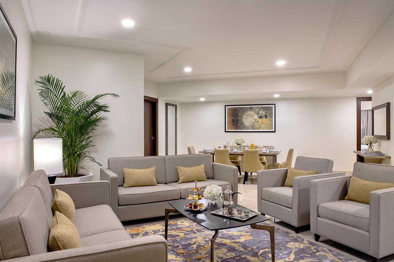 Jumeirah Jabal Omar Makkah Mekka Exterior foto A living room in a suite at the Taj Mahal Palace, Mumbai